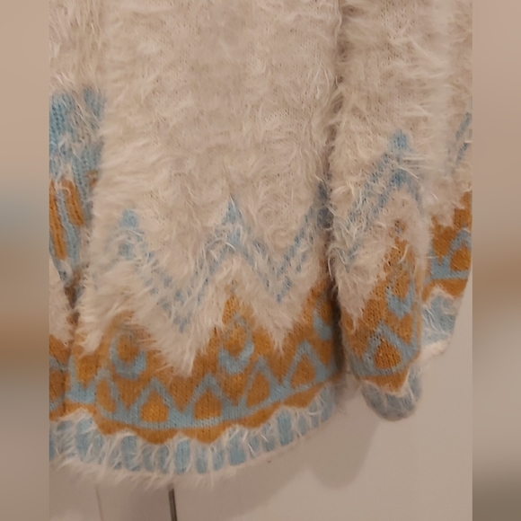 Shrinking Violet open cardigan. - Picture 7 of 7